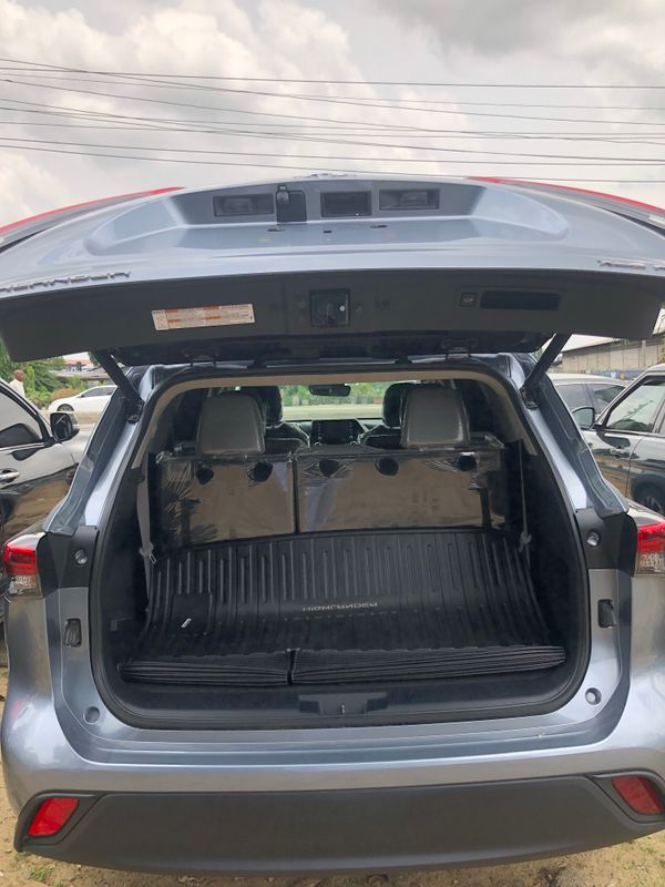 Thumbnail 4 of 2021 Toyota Highlander xle